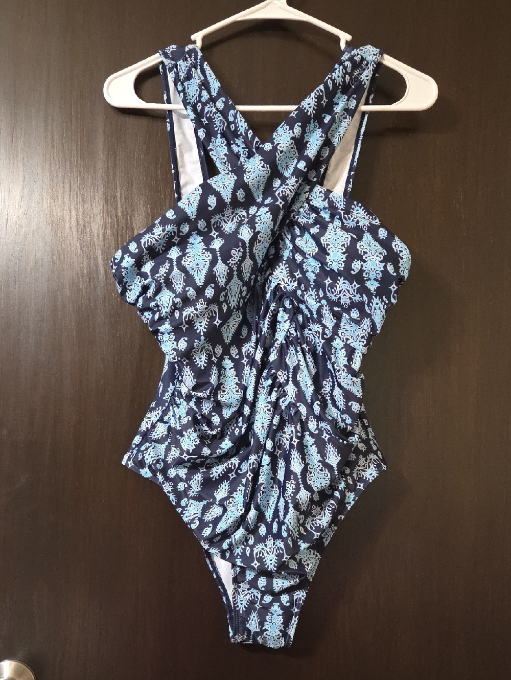 no name brand ladies swimsuit blue and navy size large